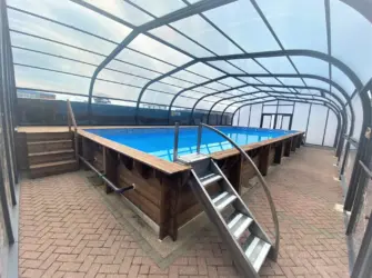 Sunsoka pool with enclosure - Arcus Products